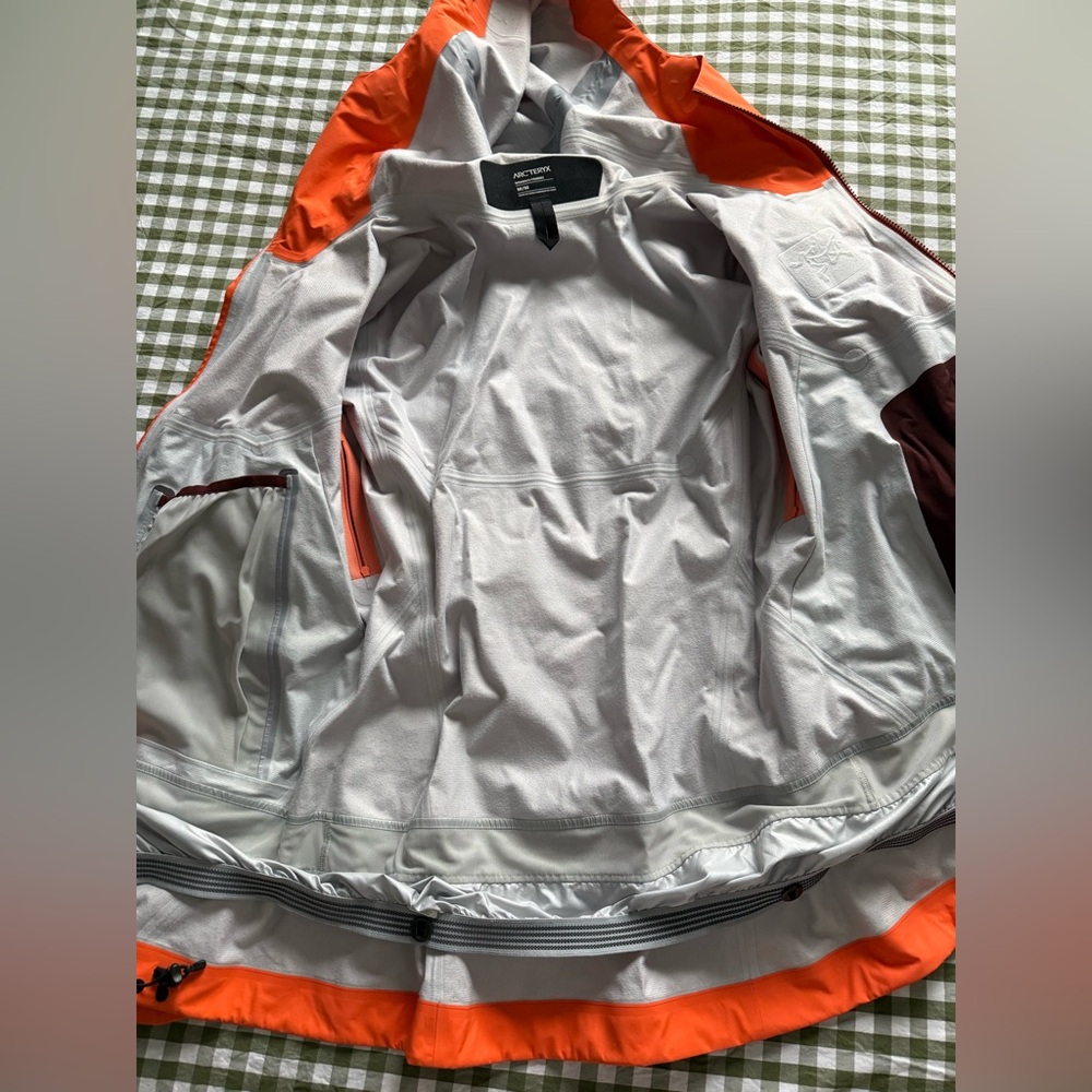 Arc’teryx Women’s Sentinel AR Gore-Tex Ski Shell — Medium - Picture 4 of 9